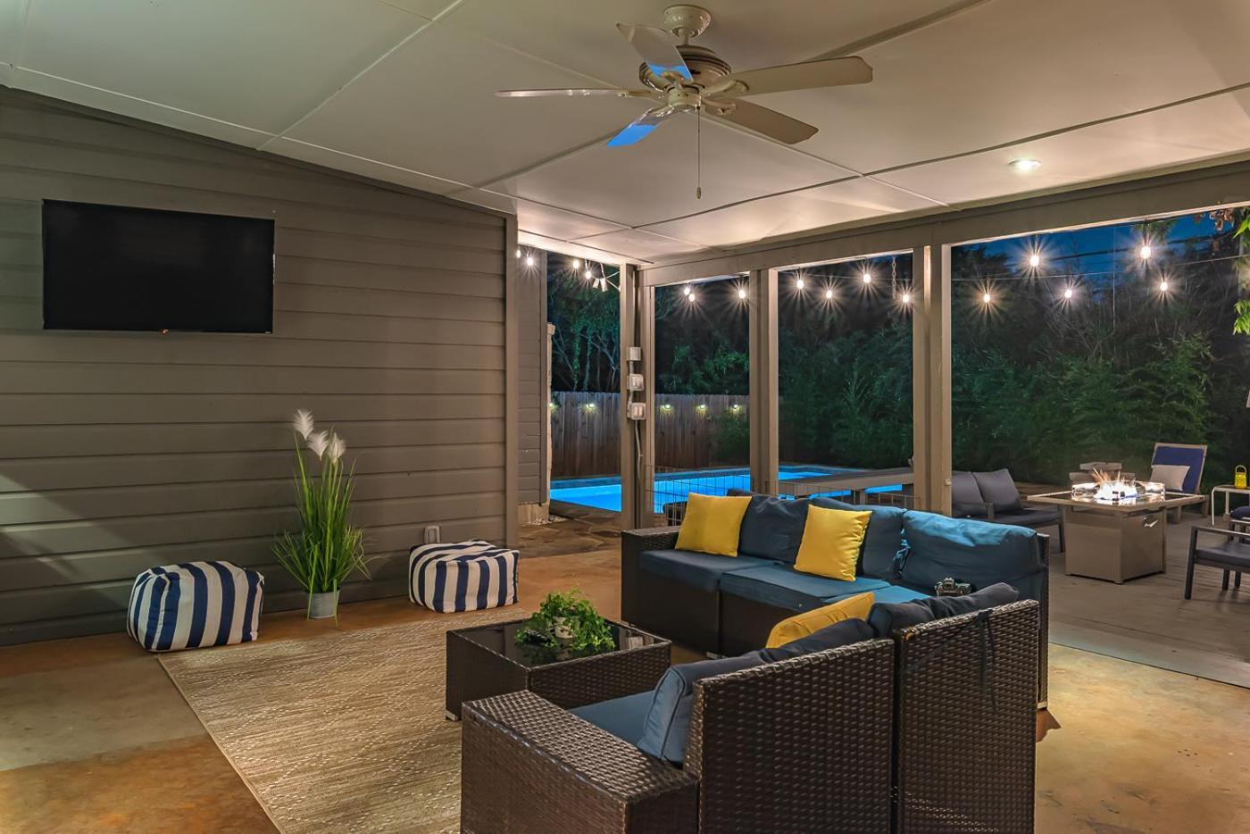 Serene Pool & Firepit In Stunning Home By Airport San Antonio Ngoại thất bức ảnh